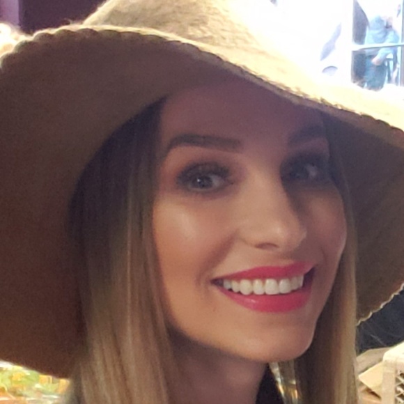 Meet the Posher Other - Meet your Posher, Melanie